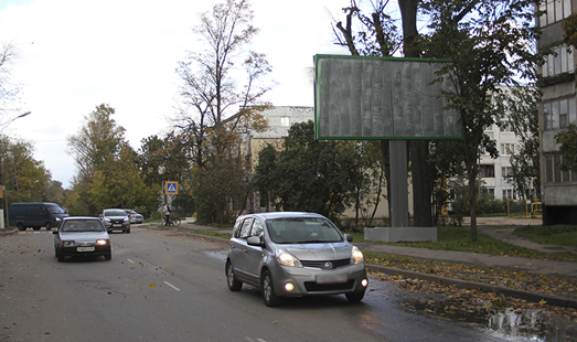 Щит на пр. Урицкого, д. 24, автобусная остановка, пешеходный переход, универсам Магнит, универсам Пятёрочка, сторона А