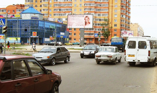 Билборд на пересечении ул. Александровская и ул. Ленинградская, около ТЦ Пирамида, светофор, ПС, сторона Б