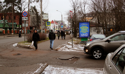 реклама на сити-форматах на Всеволожском пр., д. 49, пересечение с ул. Сергиевская, напротив церкви, сторона А