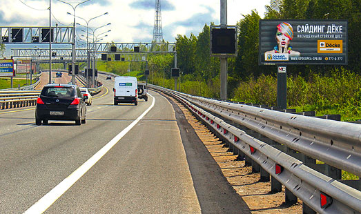 Щит на Новоприозерском шоссе, 4 км 400 м; 100 метров от поворота на закрытую территорию, cторона А - в СПб