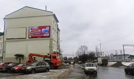 Щит на ул. Чехова, д.1, 100 м до Варшавского вокзала, основной выезд (правый), cторона А