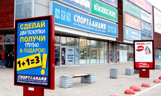 Пример размещения рекламы на отдельно стоящих пилонах в Ленинградской области