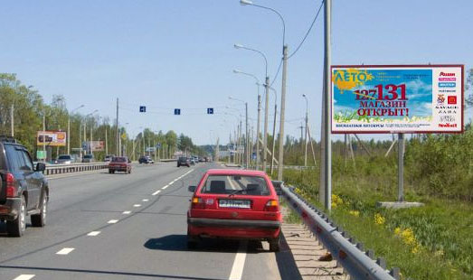 Реклама на билбордах на шоссе Дорога жизни