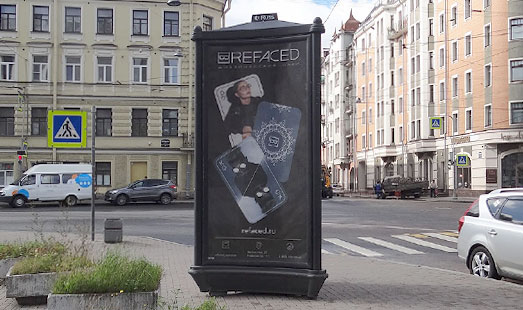 Реклама на уличных тумбах интернет-магазина дизайнерских очков REFACED в Санкт-Петербурге