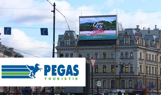 Реклама Pegas touristik на экране в Санкт-Петербурге