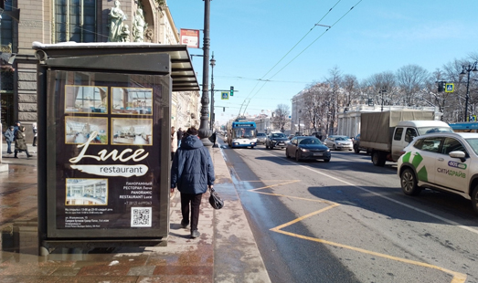 Реклама ресторана LUCE на Невском проспекте