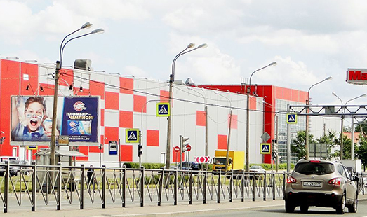 Билборд на Дунайском пр. 55 к.1, напротив / Малая Карпатская ул. / гипермаркет Максидом; cторона Б