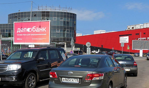 Билборд на Комендантском пр. 2 / гипермаркет METRO; на въезде на парковку Максидома; cторона Б (от Богатырского)