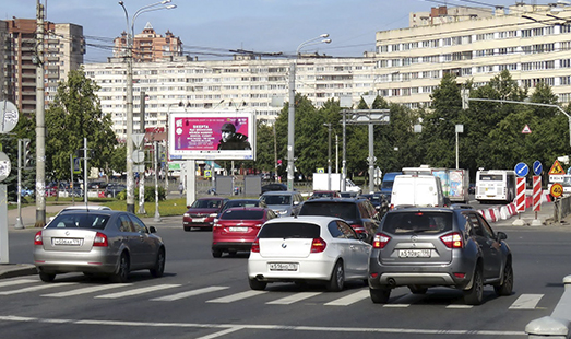 Реклама на щите в Санкт-Петербурге на ул. Маршала Казакова / Стачек пр. 118, напротив; cторона Б