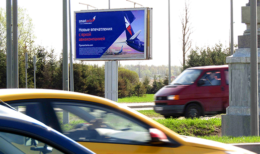 Билборд на Пулковском шоссе/ выезд из аэропорта Пулково-1, в город, въезд в Outlet Village Пулково; cторона Б