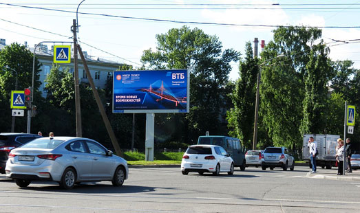 реклама на цифровом билборде на наб. Черной Речки 53, напротив / Чернореченский мост (из центра)
