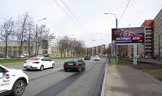 реклама на цифровом билборде на проспекте Ветеранов, напротив д. 89; универсам Таллинский; cторона А (в центр)