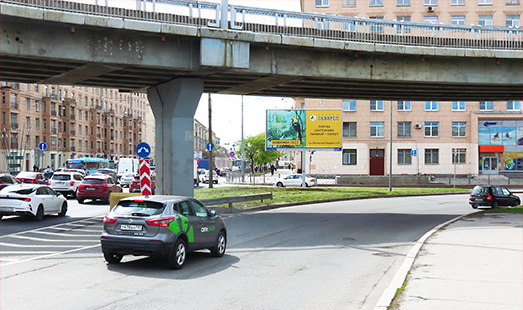 Диджитал билборд на Ивановской ул., 7, напротив / Прямой пр. / Володарский мост, съезд; cторона А (в центр)