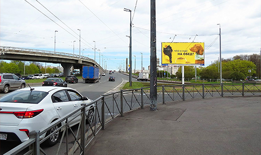 Диджитал билборд на Ивановской ул., 6, напротив / Прямой пр. / Володарский мост, въезд; cторона А (из центра)