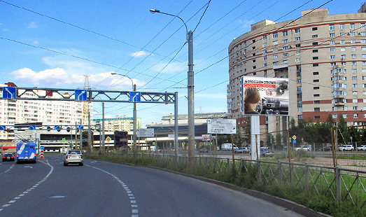 Пример размещения рекламы на цифровом ситиборде на Комендантской площади, д. 4; пересечение с проспектом Испытателей; cторона А