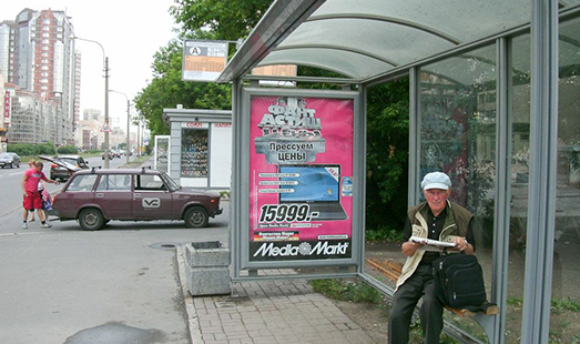 Сити-формат на остановке на Варшавской ул., 108, супермаркет SPAR; cторона А