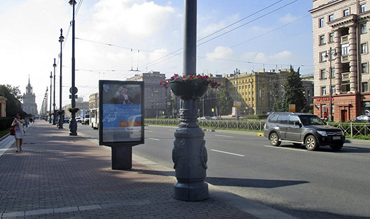 Сити-формат на Московском пр. 159, напротив; cторона Б