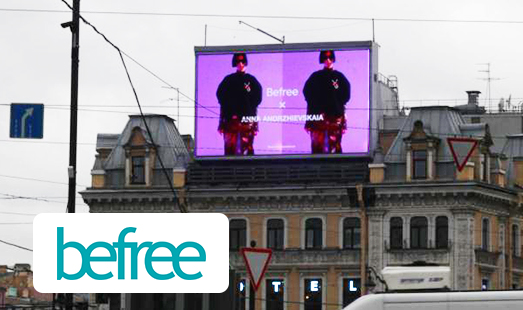 Реклама сети магазинов Befree на медиафасадах в Санкт-Петербурге